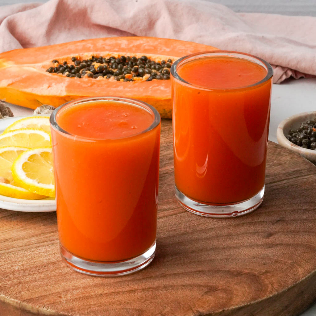 Nước ép đu đủ cung cấp cho cơ thể lượng vitamin A cần thiết để tái tạo da