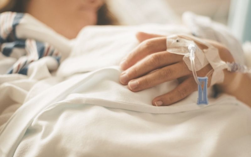 Truyền tế bào gốc qua tĩnh mạch không phải thực hiện tiểu phẫu